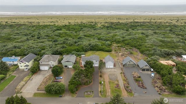 347 Sand Dune Avenue SW, Ocean Shores, WA 98569