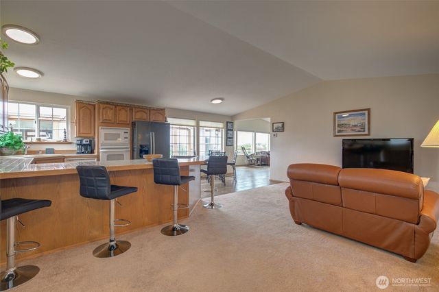 347 Sand Dune Avenue SW, Ocean Shores, WA 98569