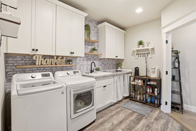 6244 Gunnar Ct, Nine Mile Falls, WA 99026