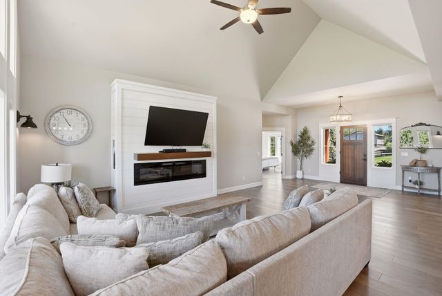 6244 Gunnar Ct, Nine Mile Falls, WA 99026