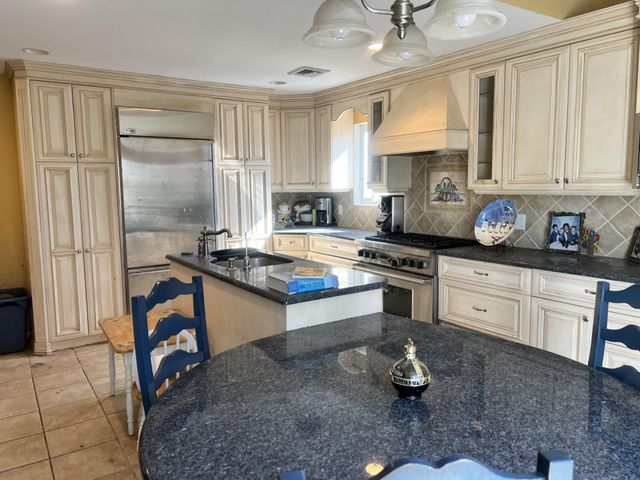1 Squire Lane, Kings Park, NY 11754