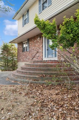 1 Squire Lane, Kings Park, NY 11754