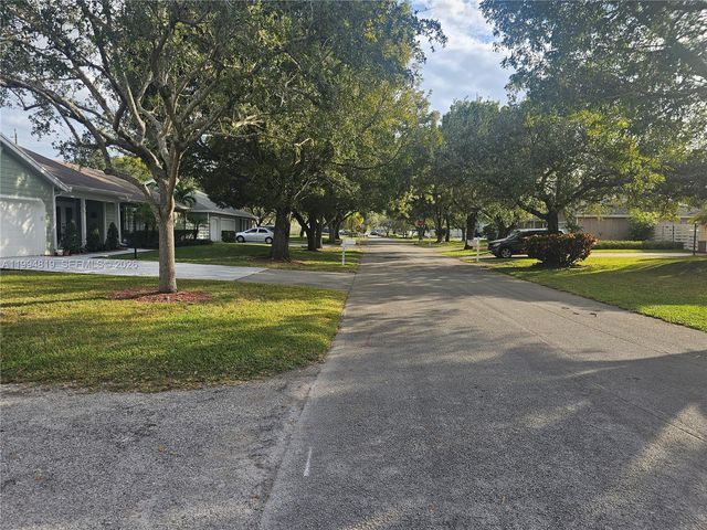 14461 SW 152nd Ct, Miami, FL 33196