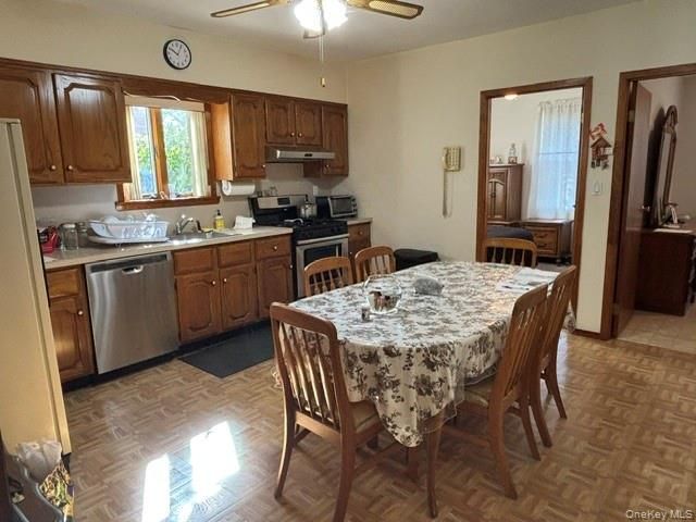 12520 22nd Avenue, College Point, NY 11356