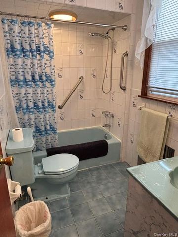 12520 22nd Avenue, College Point, NY 11356