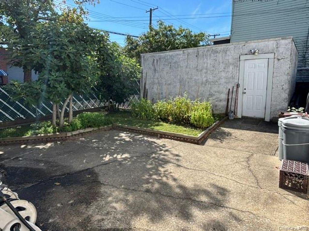 12520 22nd Avenue, College Point, NY 11356 — photo 4