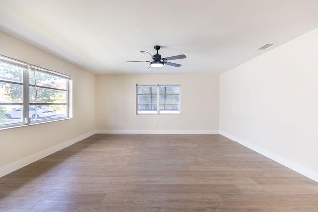 114 S Lakeside Drive 116, Lake Worth Beach, FL 33460