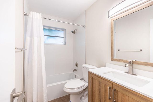 114 S Lakeside Drive 116, Lake Worth Beach, FL 33460