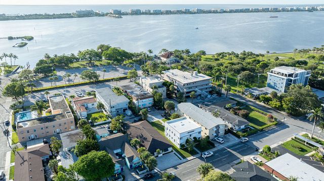 114 S Lakeside Drive 116, Lake Worth Beach, FL 33460