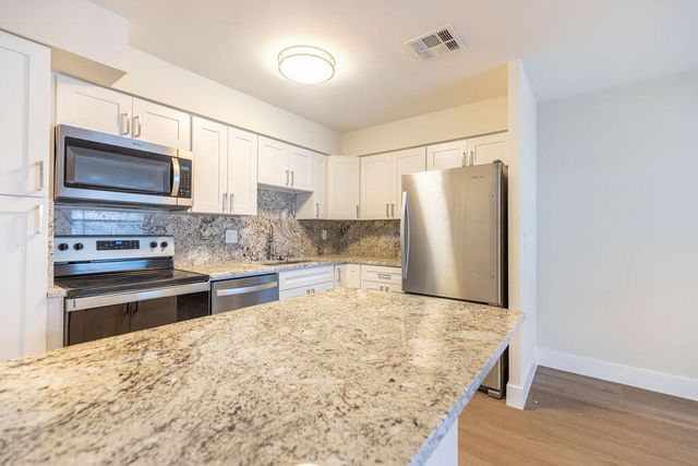 114 S Lakeside Drive 116, Lake Worth Beach, FL 33460