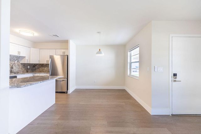 114 S Lakeside Drive 116, Lake Worth Beach, FL 33460