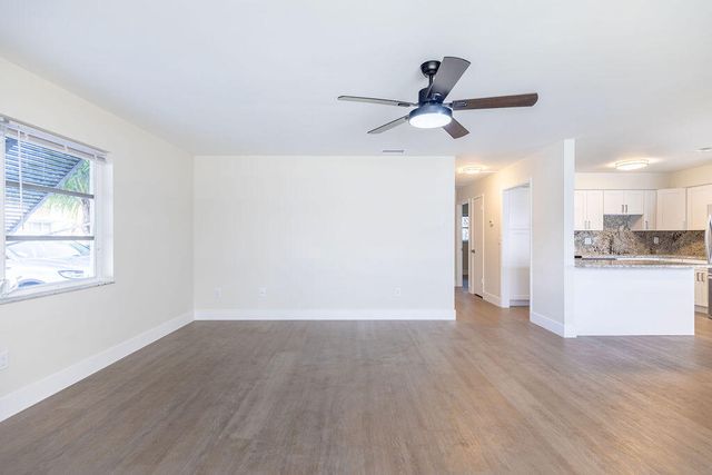 114 S Lakeside Drive 116, Lake Worth Beach, FL 33460