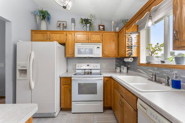 2033 Joes Lake Road SE, Cambridge, MN 55008