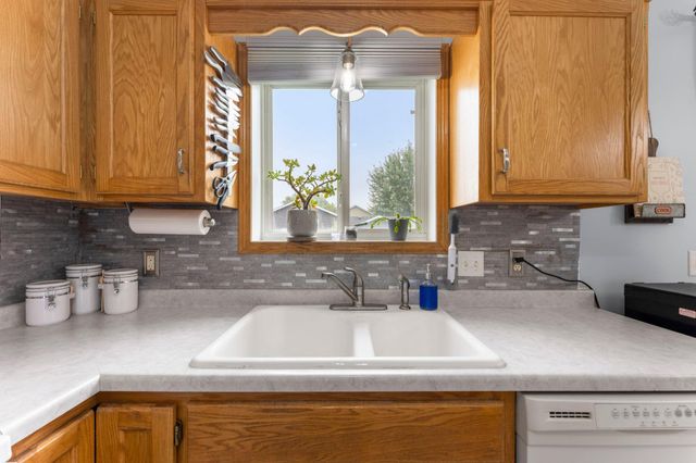 2033 Joes Lake Road SE, Cambridge, MN 55008