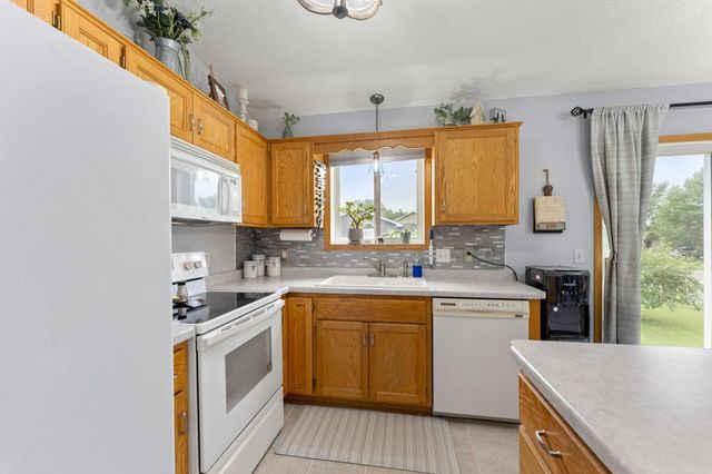 2033 Joes Lake Road SE, Cambridge, MN 55008