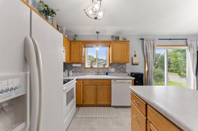 2033 Joes Lake Road SE, Cambridge, MN 55008