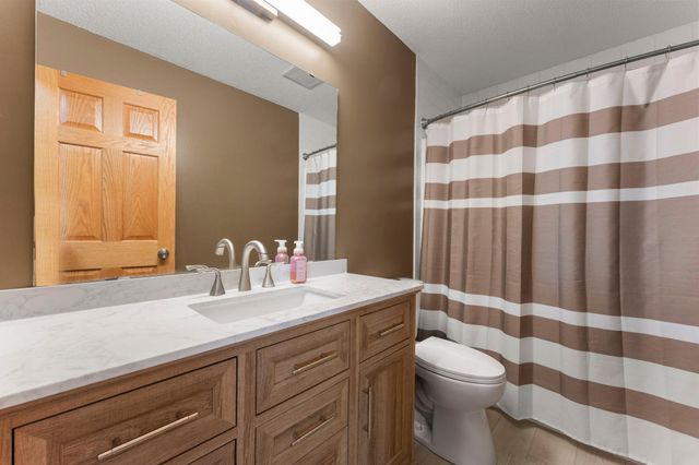 2033 Joes Lake Road SE, Cambridge, MN 55008