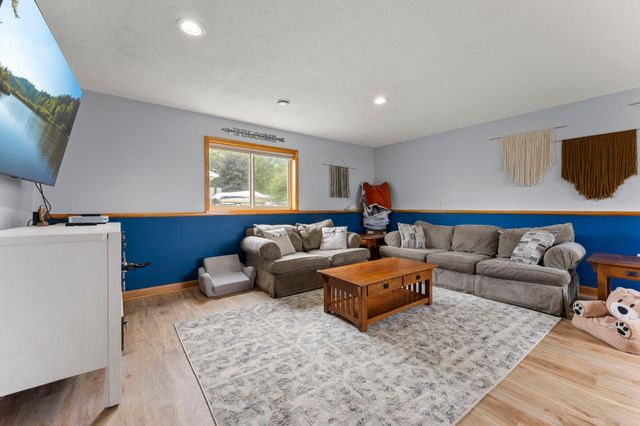 2033 Joes Lake Road SE, Cambridge, MN 55008