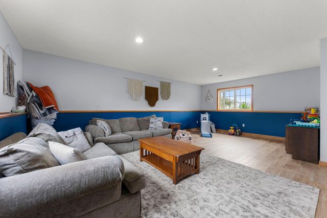 2033 Joes Lake Road SE, Cambridge, MN 55008