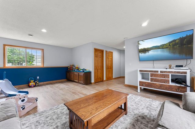 2033 Joes Lake Road SE, Cambridge, MN 55008