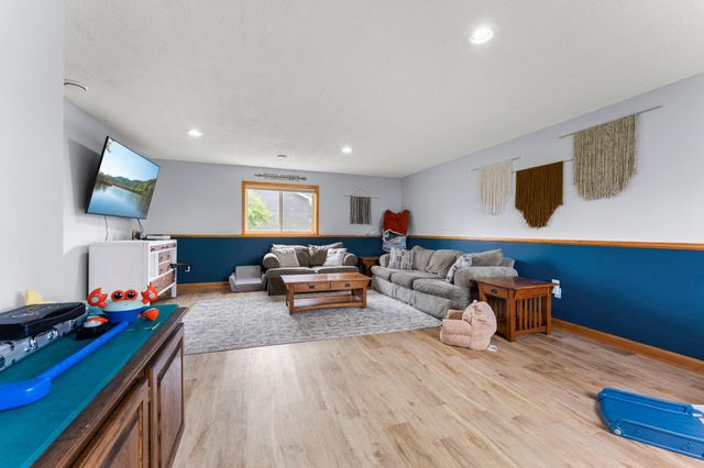 2033 Joes Lake Road SE, Cambridge, MN 55008