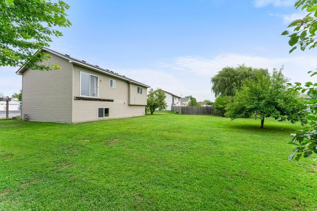 2033 Joes Lake Road SE, Cambridge, MN 55008