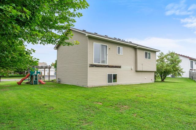 2033 Joes Lake Road SE, Cambridge, MN 55008