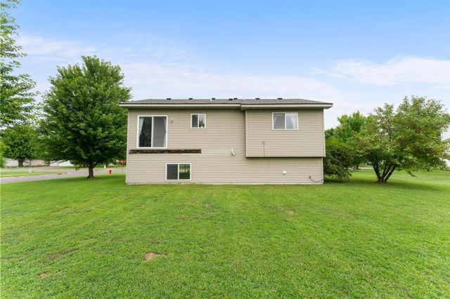 2033 Joes Lake Road SE, Cambridge, MN 55008