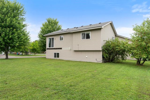 2033 Joes Lake Road SE, Cambridge, MN 55008