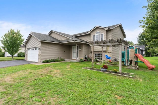 2033 Joes Lake Road SE, Cambridge, MN 55008