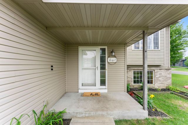 2033 Joes Lake Road SE, Cambridge, MN 55008