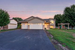 2033 Joes Lake Road SE, Cambridge, MN 55008