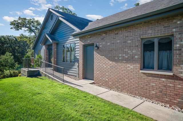 111 Village Woods Drive, Crete, IL 60417