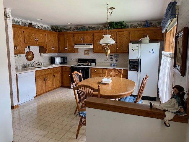 111 Village Woods Drive, Crete, IL 60417