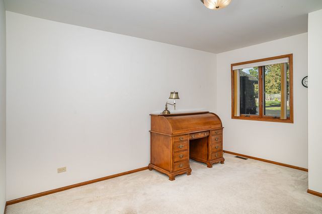 111 Village Woods Drive, Crete, IL 60417
