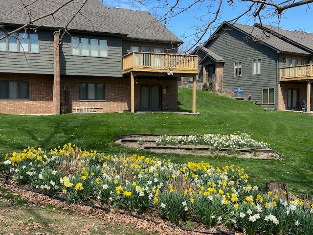 111 Village Woods Drive, Crete, IL 60417