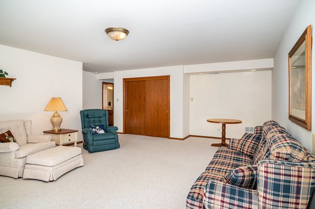 111 Village Woods Drive, Crete, IL 60417