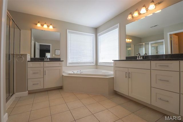 10232 Hartshill Lane, St Louis, MO 63128