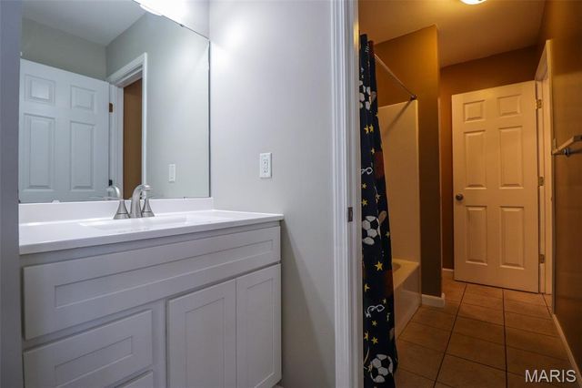 10232 Hartshill Lane, St Louis, MO 63128