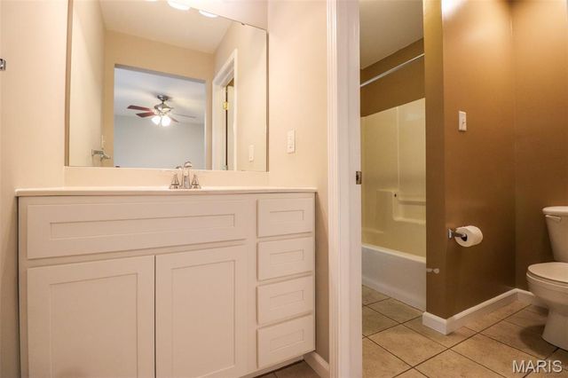 10232 Hartshill Lane, St Louis, MO 63128