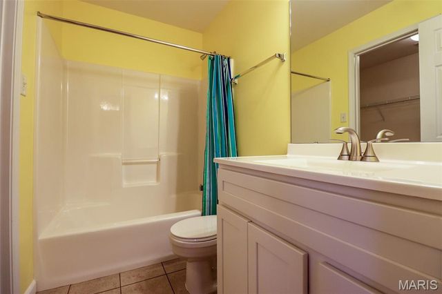 10232 Hartshill Lane, St Louis, MO 63128