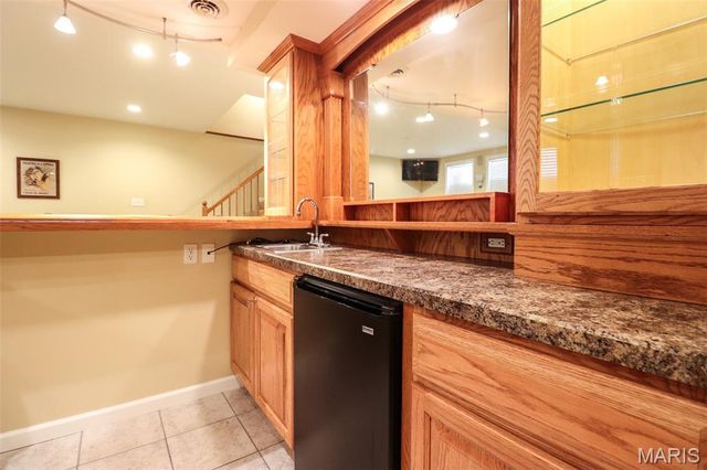 10232 Hartshill Lane, St Louis, MO 63128
