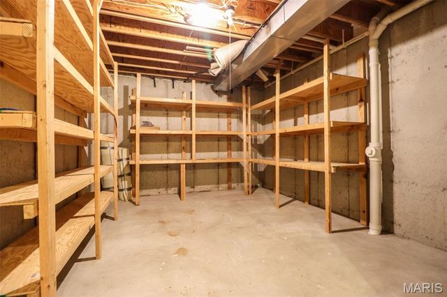 10232 Hartshill Lane, St Louis, MO 63128