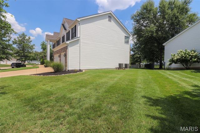 10232 Hartshill Lane, St Louis, MO 63128