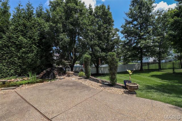 10232 Hartshill Lane, St Louis, MO 63128