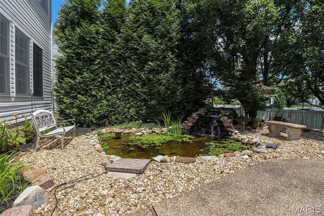 10232 Hartshill Lane, St Louis, MO 63128