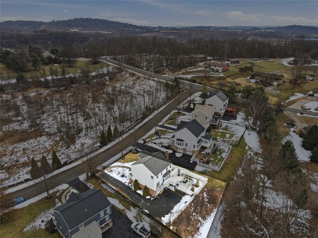 1007 Fieldstone Drive, Cecil, PA 15317