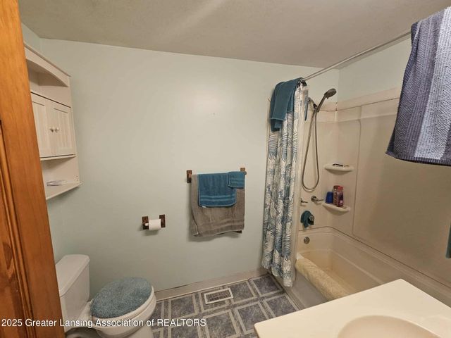 3428 N Chester Road, Charlotte, MI 48813