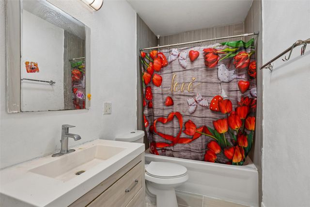 1328 Johnson Street, Des Moines, IA 50315