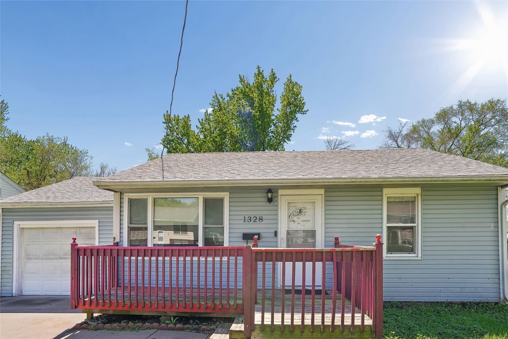 1328 Johnson Street, Des Moines, IA 50315